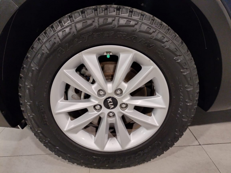 KIA Sorento  5 pts. LX, L4, TA, a/ac., 7 pas., RA-17 2019